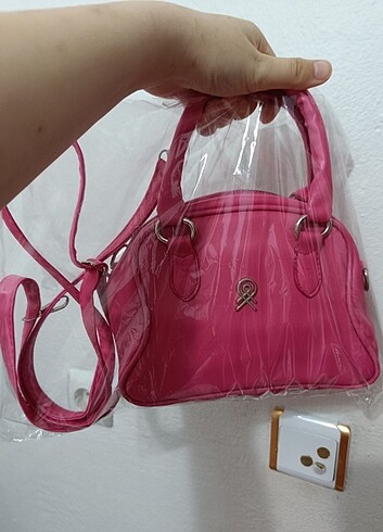 Pembe benetton canta