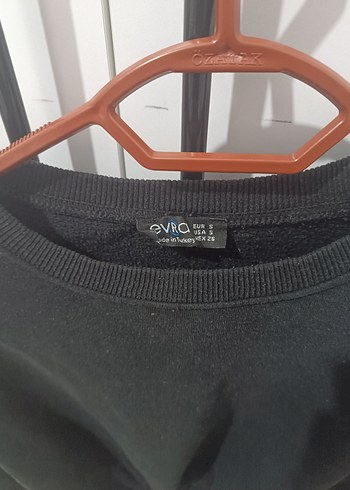 Trendyol & Milla Siyah Crop Sweatshirt, Uzun Kollu, Rahat Kesim