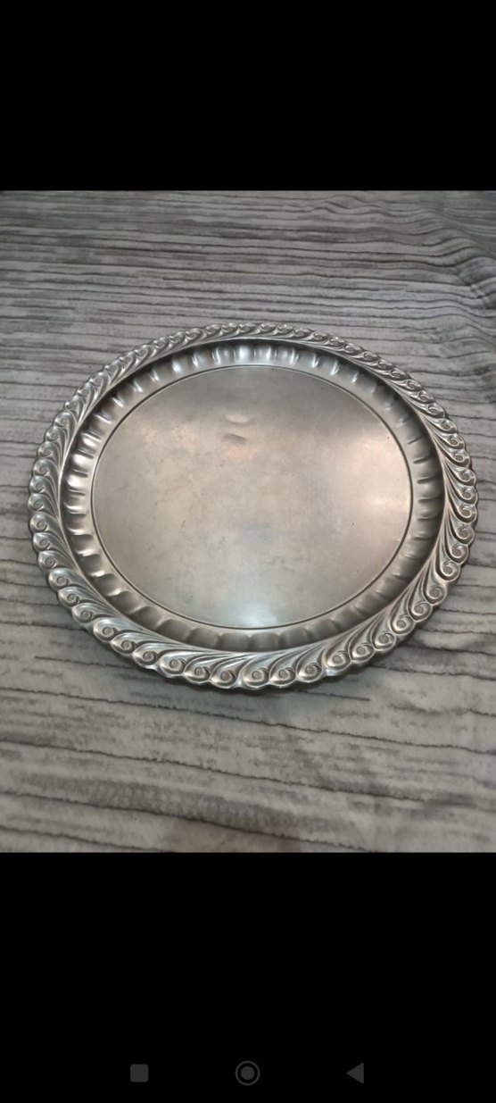 Bej Parlak Kenarlı Çelik Tepsi - Görsel 4