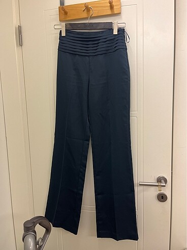 Koyu yeşil saten mango pantalon