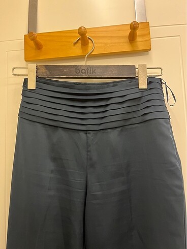 Mango Koyu yeşil saten mango pantalon