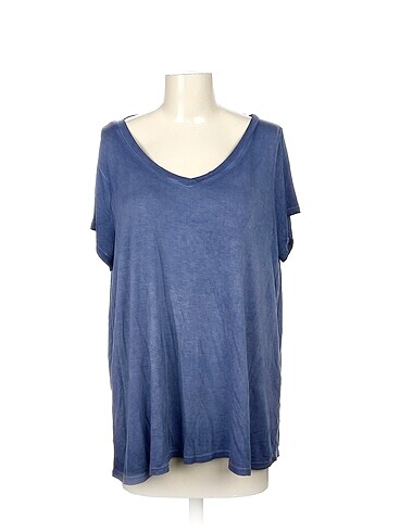 Diğer T-shirt %70 İndirimli.