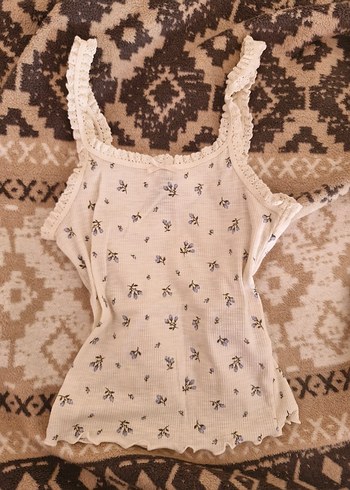 coquette beyaz mavi çiçek desenli atlet h&m kurdele dantelli