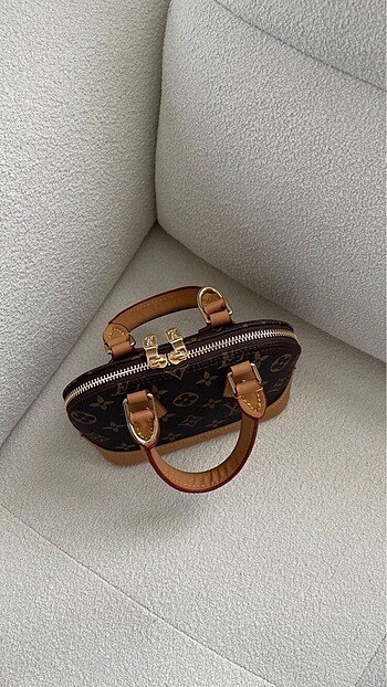 Louis Vuitton Louis Vuitton