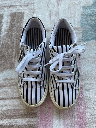 37 Beden Stradivarius sneakers