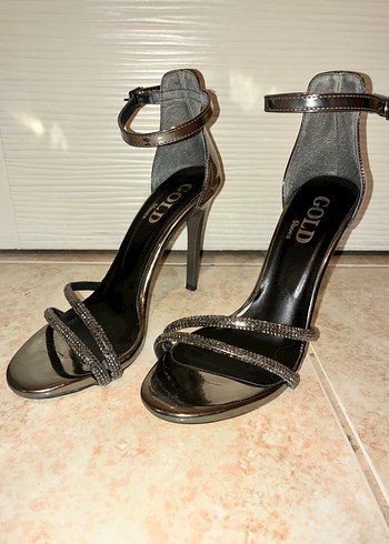 Gri Yılan Desenli Metal Topuklu Ayakkabı - Görsel 2