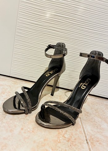 Gri Yılan Desenli Metal Topuklu Ayakkabı - Görsel 3