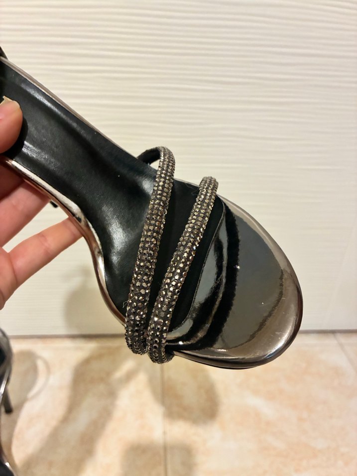 Gri Yılan Desenli Metal Topuklu Ayakkabı - Görsel 5