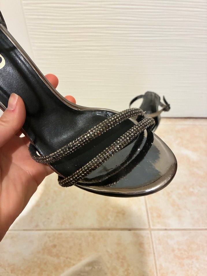 Gri Yılan Desenli Metal Topuklu Ayakkabı - Görsel 4