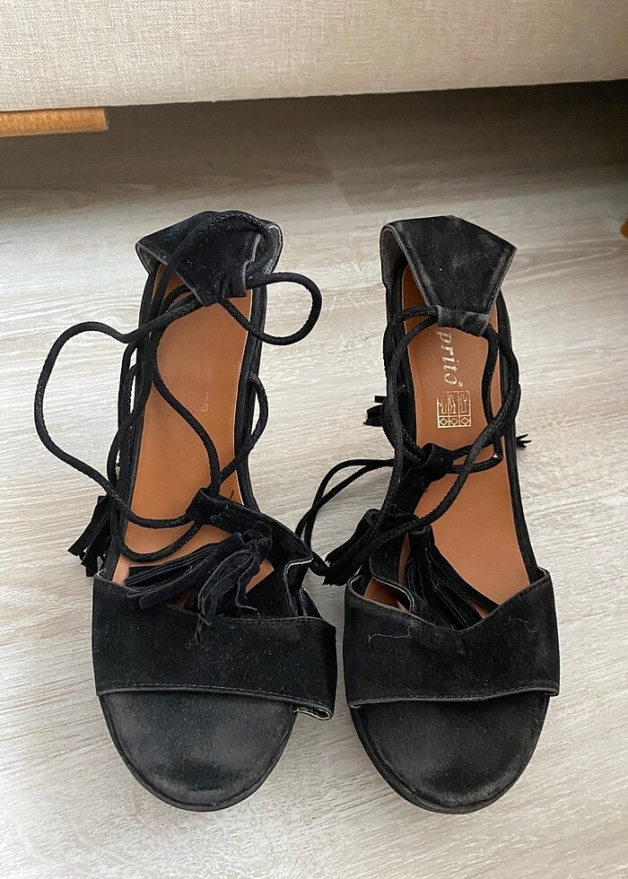 Topuklu ayakkabı - Görsel 4