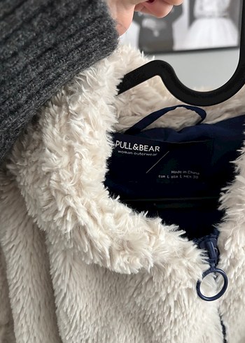 Pull and Bear Kadın Beyaz Yumuşak Peluş Midi Mont