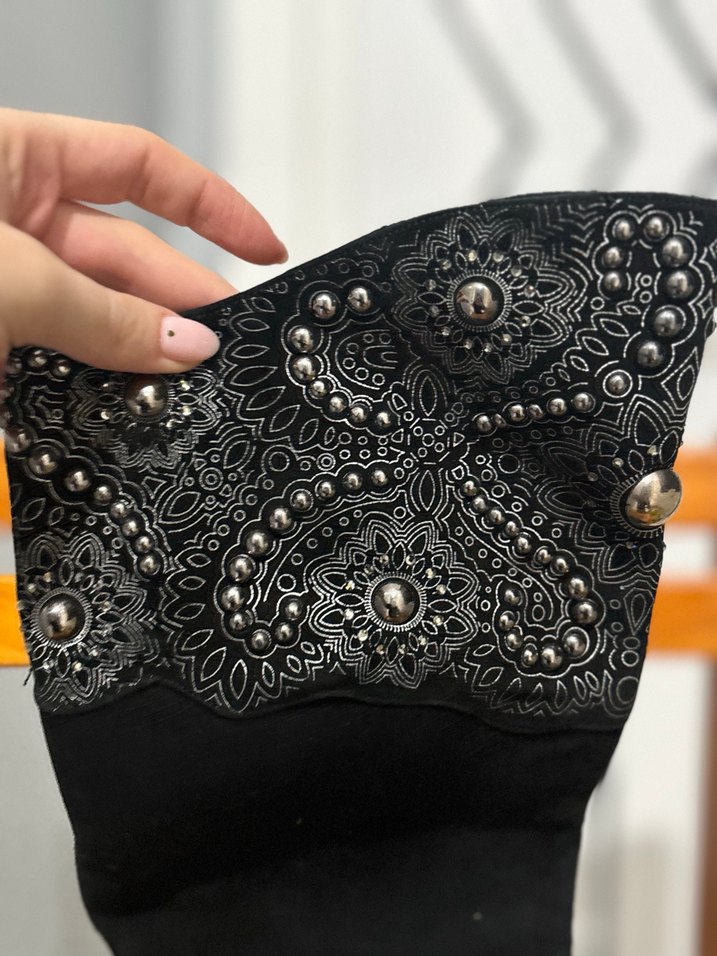 Nakışlı Tokalı Siyah Süet Dizüstü Çizme - Görsel 3