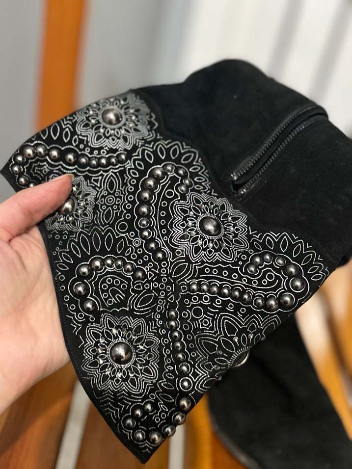 Nakışlı Tokalı Siyah Süet Dizüstü Çizme - Görsel 4