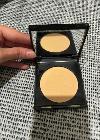 Huda Beauty Easy Bake Kompakt Pudra Bej - Görsel 2