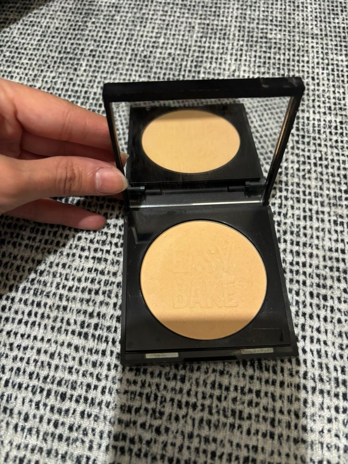 Huda Beauty Easy Bake Kompakt Pudra Bej - Görsel 2