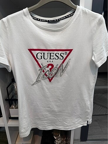 Guess tshirt