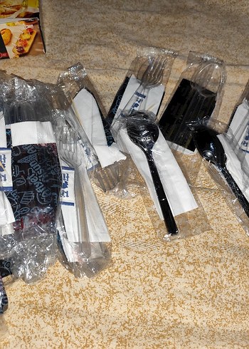 Diğer Beyaz ve Siyah Plastik Çatal Kaşık Seti