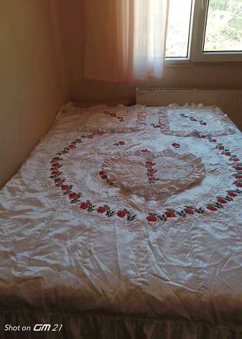 İşlemeli Beyaz Yatak Örtüsü - Görsel 6