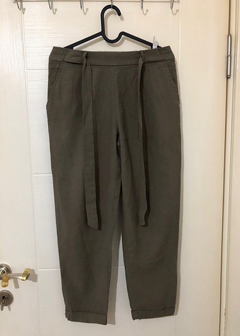Pullandbear Kadın Kemerli haki Pantolon