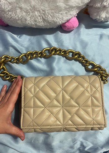 Zara Zincir Detaylı Bej Deri Kadın Çanta