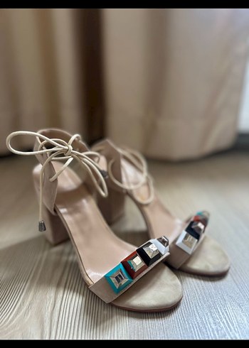 37 Beden Nude topuklu sandalet