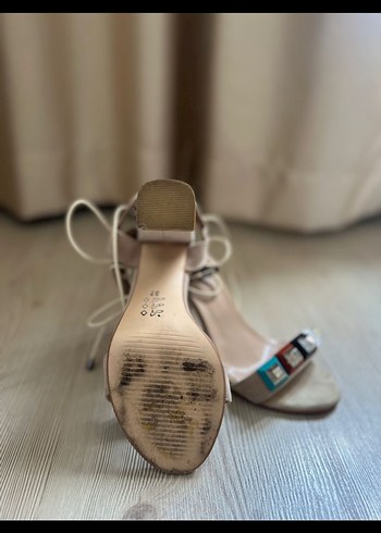 Diğer Nude topuklu sandalet