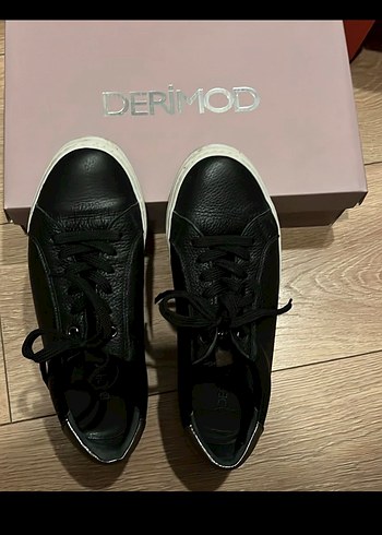 Siyah Derimod Platform Topuklu Bağcıklı Spor Ayakkabı