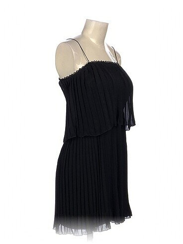 Diğer PreLoved Kısa Elbise %70 İndirimli.