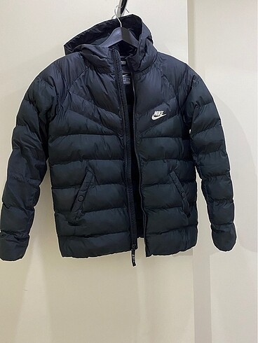 Nike Mont