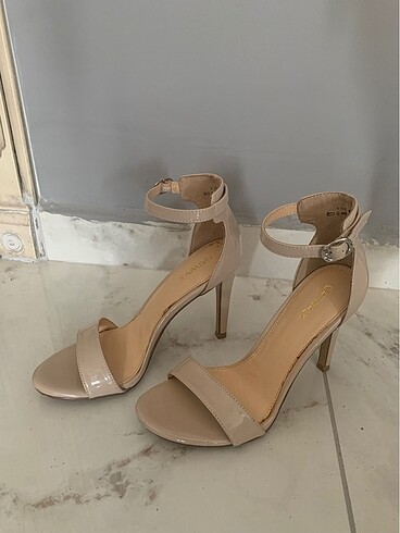 Bantlı Rugan Stiletto