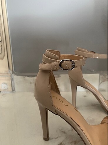 Mango Bantlı Rugan Stiletto