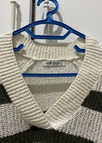 V Yaka Çizgili Örgü Kadın Kazak - Görsel 3