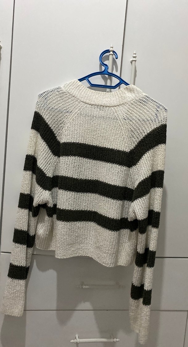 V Yaka Çizgili Örgü Kadın Kazak - Görsel 4