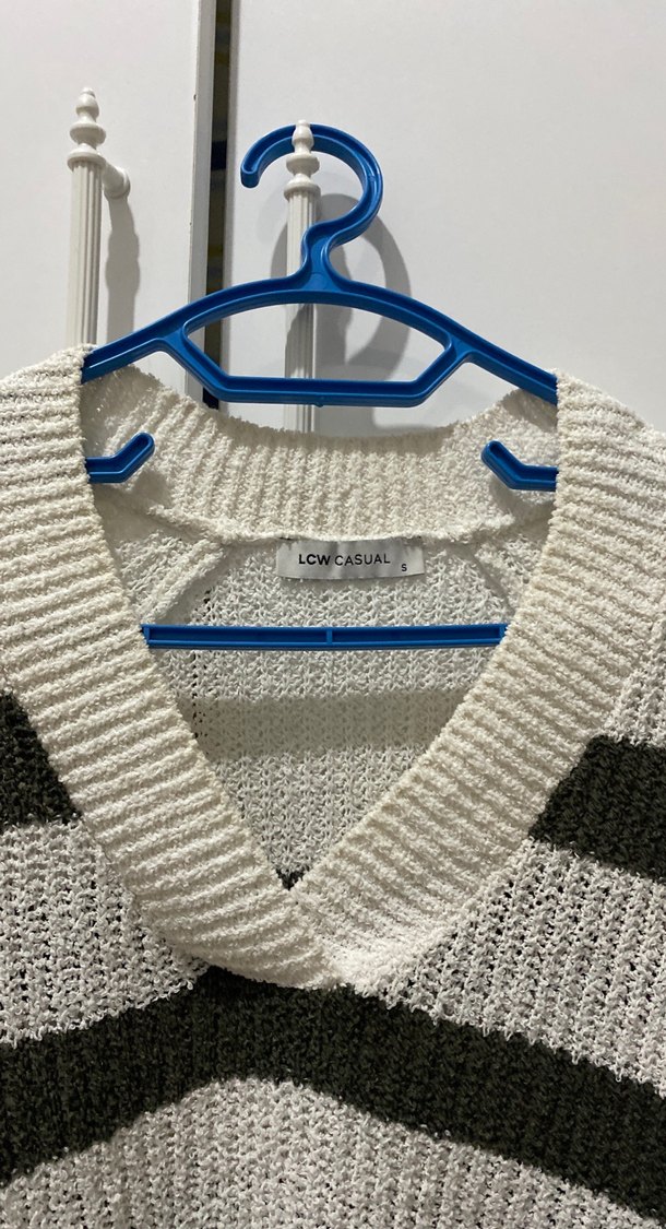 V Yaka Çizgili Örgü Kadın Kazak - Görsel 3