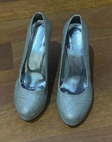 Simli platform topuklu ayakkabı gümüş renk 