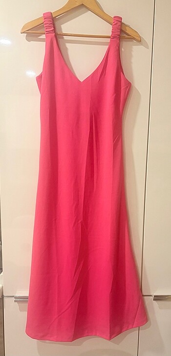 Pembe askılı şık elbise