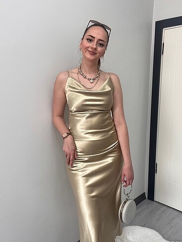m Beden Gold Saten İnce Askılı Elbise