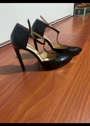 39 Beden DESA Rugan Siyah Deri Tokalı Stiletto Kadın Ayakkabı