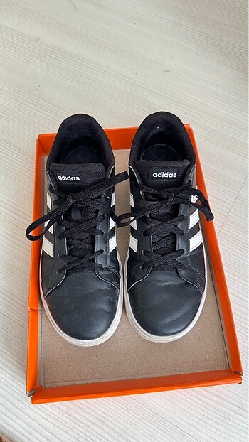 37,5 Beden Adidas spor ayakkabı