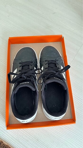37,5 Beden siyah Renk Adidas spor ayakkabı