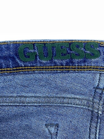 29 Beden çeşitli Renk Guess Jean / Kot %70 İndirimli.