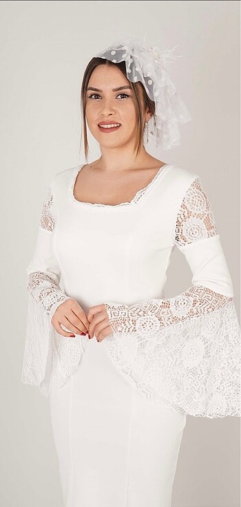 beyaz dantel detaylı nikah elbisesi