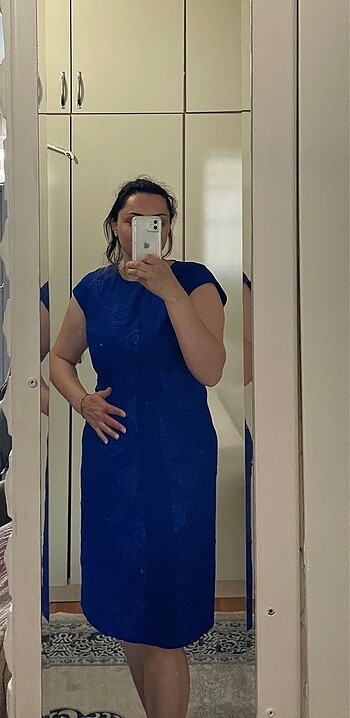 gül detaylı elbise