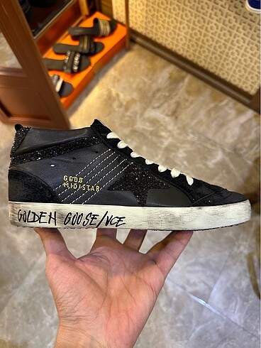 Golden Goose Deluxe Mid Star