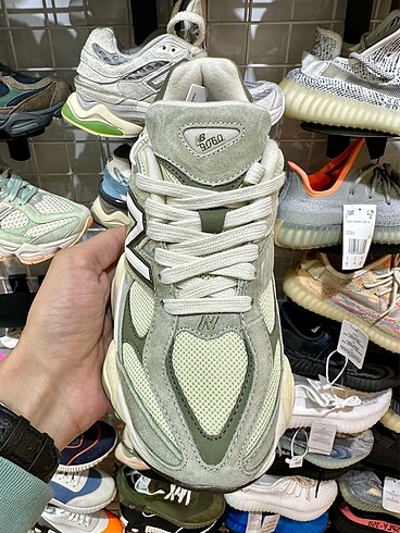 New Balance New Balance 9060 Olivine