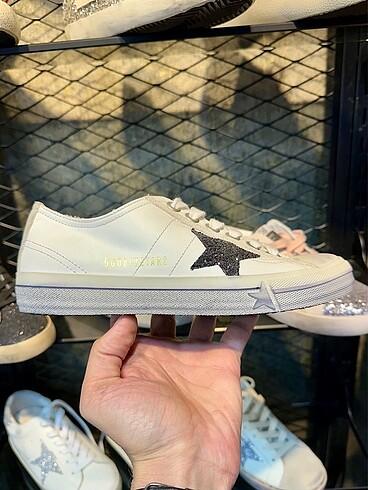 Golden Goose Deluxe V Star