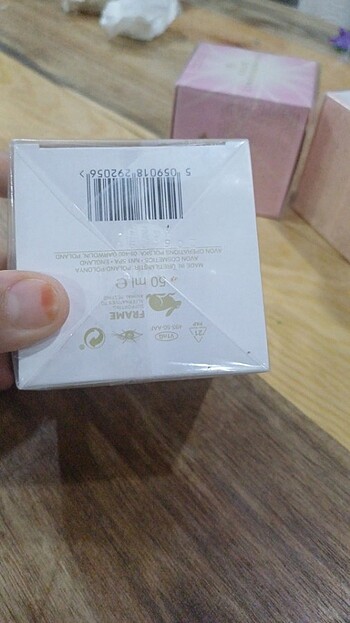 Beden Avon incandence lotus, incandence soleil, incandence 50 ml kadin