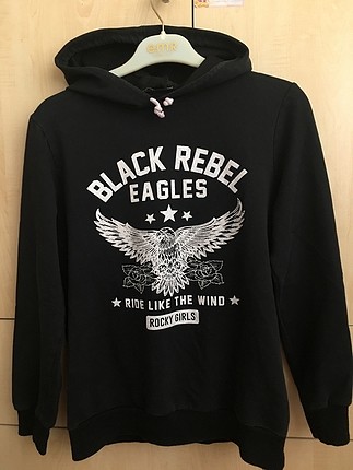 siyah kapüşonlu sweatshirt