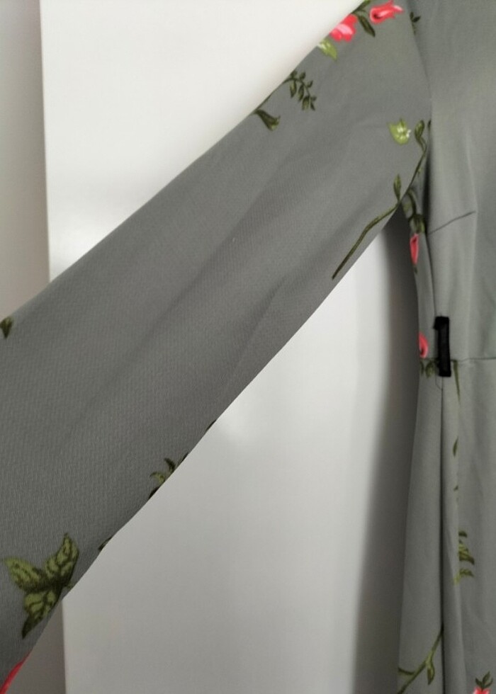 Çiçekli elbise  - Görsel 2