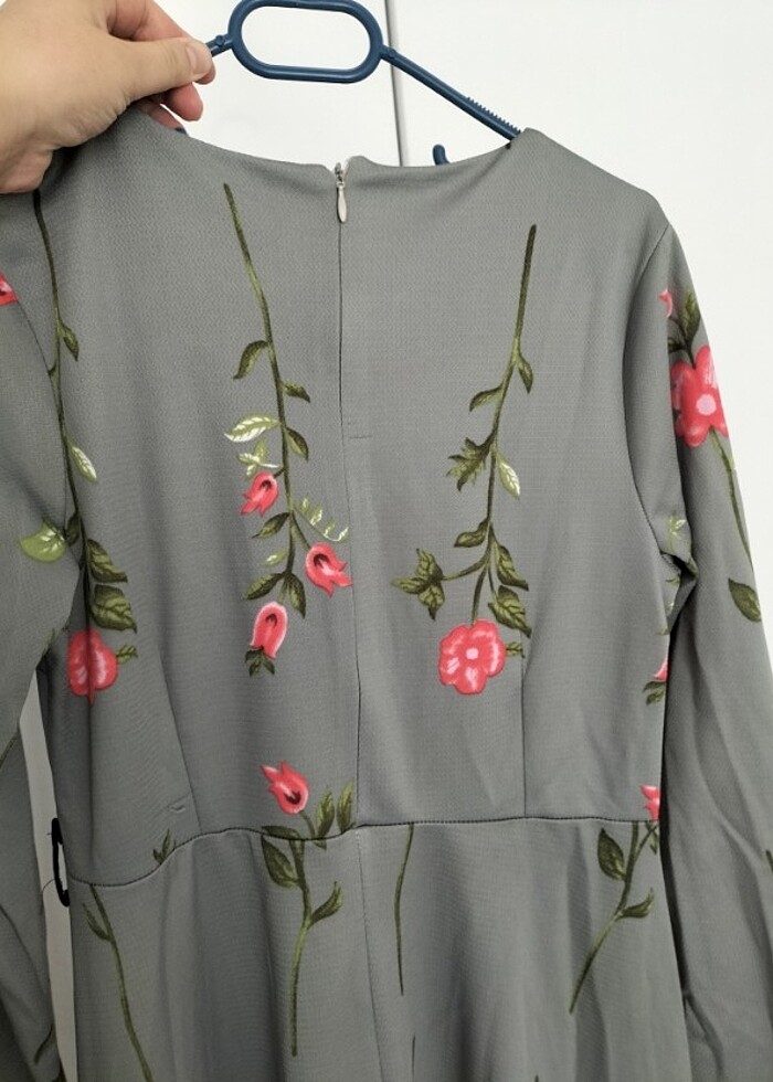 Çiçekli elbise  - Görsel 4